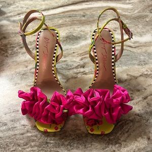 Pre-Owned BETSEY JOHNSON Elmira Ruffled Floral Heel Sandal SZ 7.5